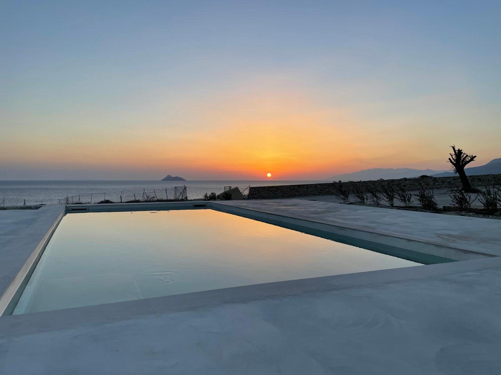 Komos Beach Estate Каламаки Екстериор снимка