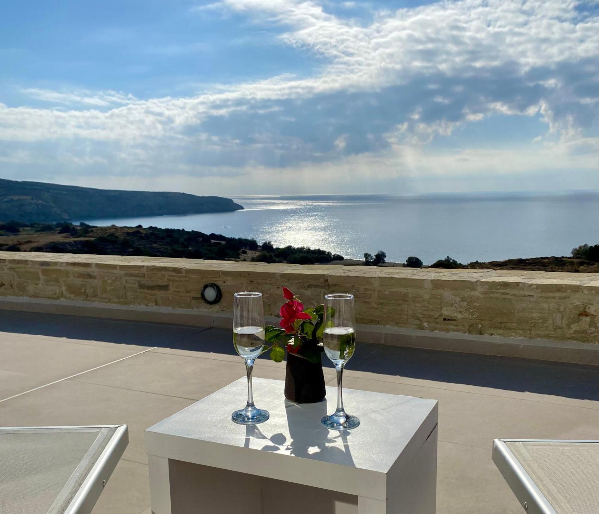Komos Beach Estate Каламаки Екстериор снимка